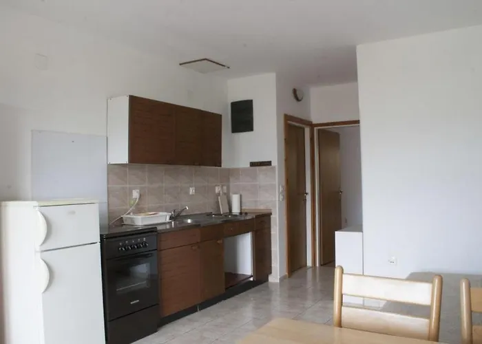 In With Seaview, Balcony, Wifi, Washing Machine לומבארדה